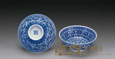 清道光 青花荷池纹碗（一对） 15.2cm